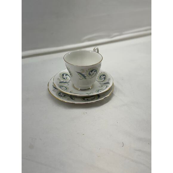 Royal standard fine bone China, England plate cup and saucer - Picture 10 of 10